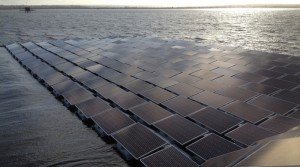 , Massive Floating Solar Array under Construction in London