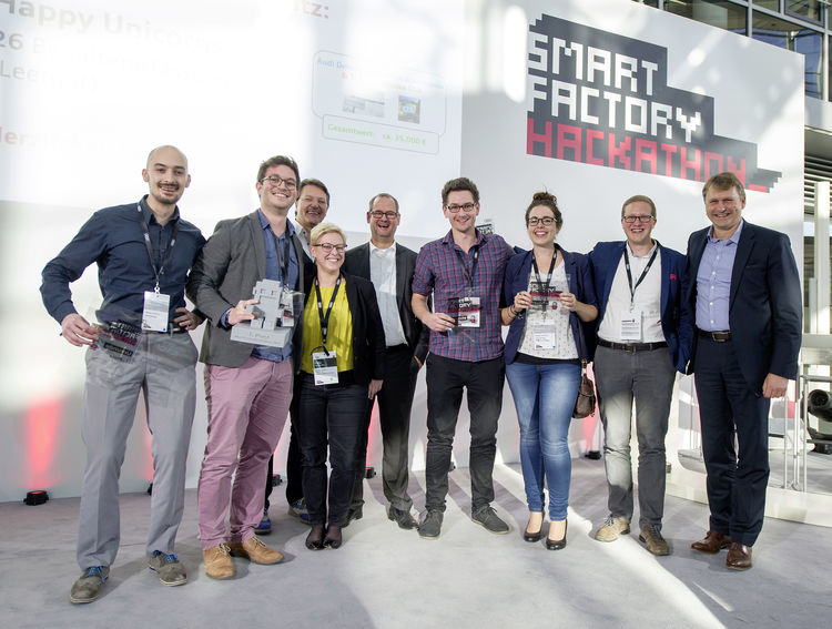 , Smart Factory Hackathon: Talented data-science specialists develop solutions for the factory of the future